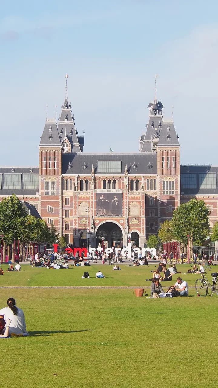 Rijksmuseum from Museumplein 2523