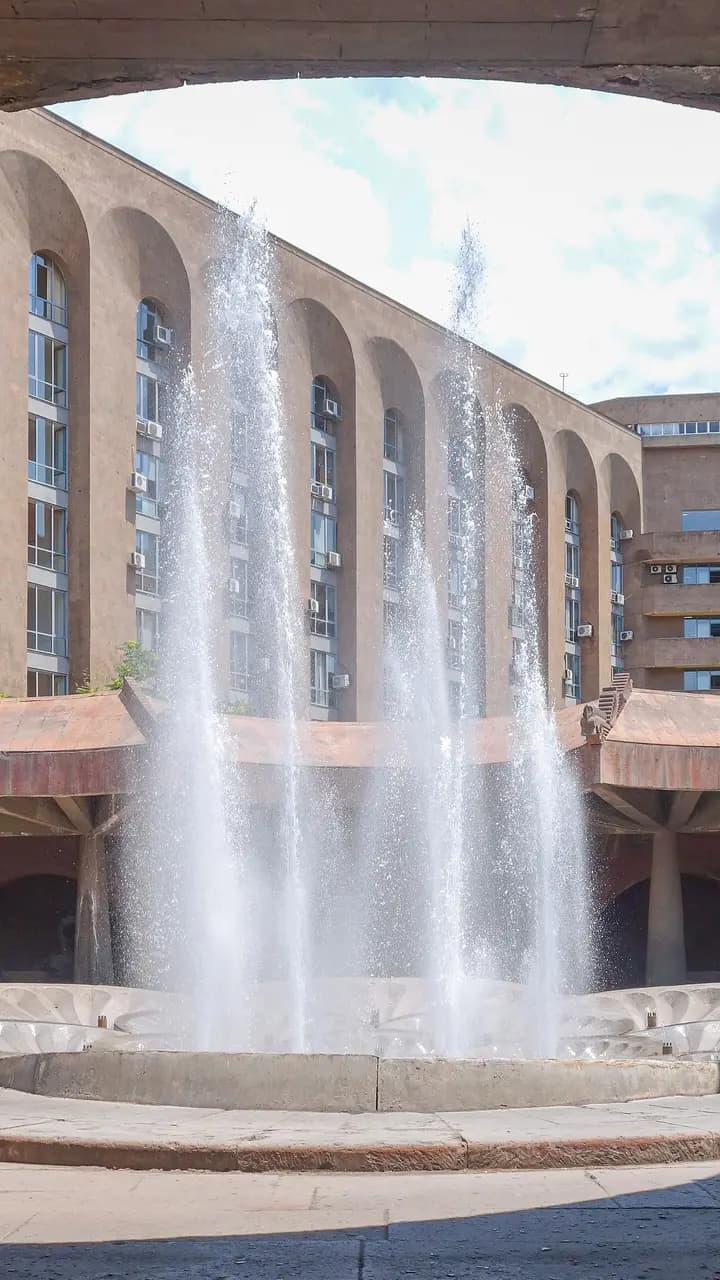 Republic Square Metro Station Fountains in Yerevan 2019-06-20v2